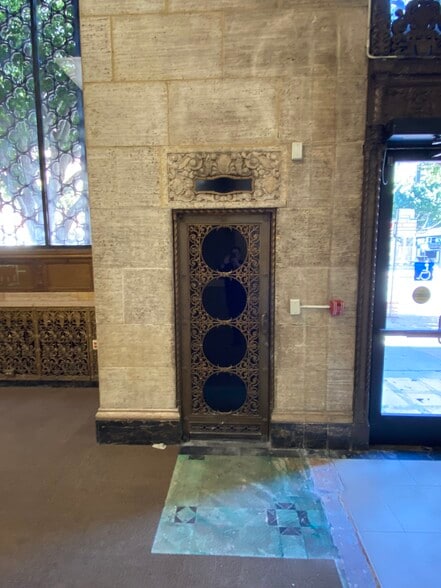 More Photos Of 855 S Hill St, Los Angeles Office For Lease