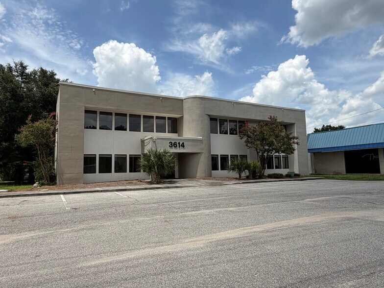 More Photos Of 3614 Ashley Phosphate Rd, Charleston Office For Sale