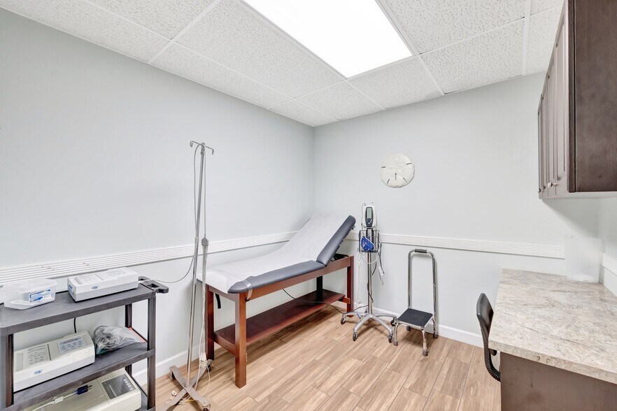 More Photos Of 3157 N University Dr, Davie Medical For Lease