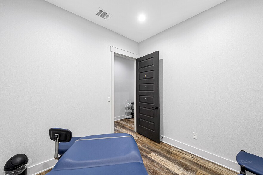 More Photos Of 225 Bella Katy Dr, Katy Medical For Sale