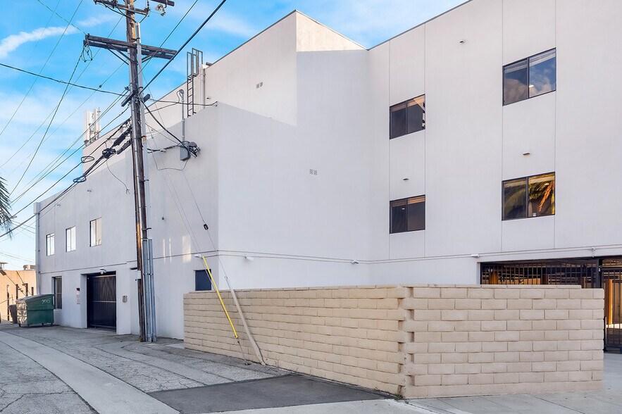 More Photos Of 400 S Victory Blvd, Burbank Office For Sale