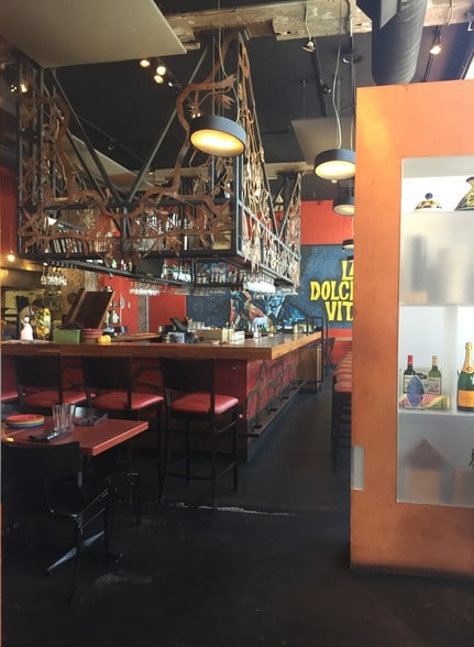 More Photos Of 1900 Main St, Kansas City General Retail For Lease