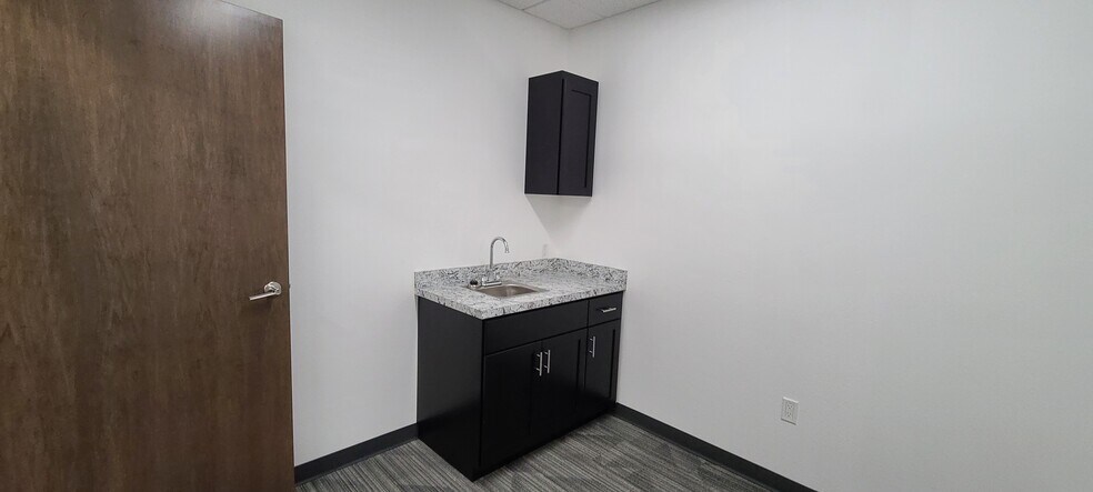 More Photos Of 2025 Madrona Ave SE, Salem Office For Lease