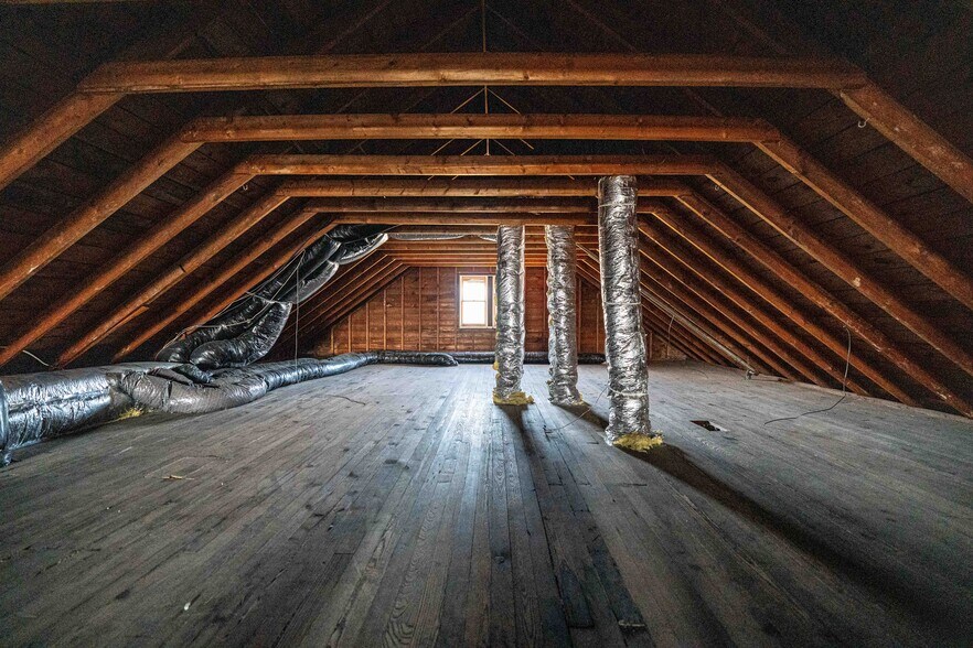 More Photos Of 3701 E Layton Ave, Cudahy Storefront Retail Residential For Sale