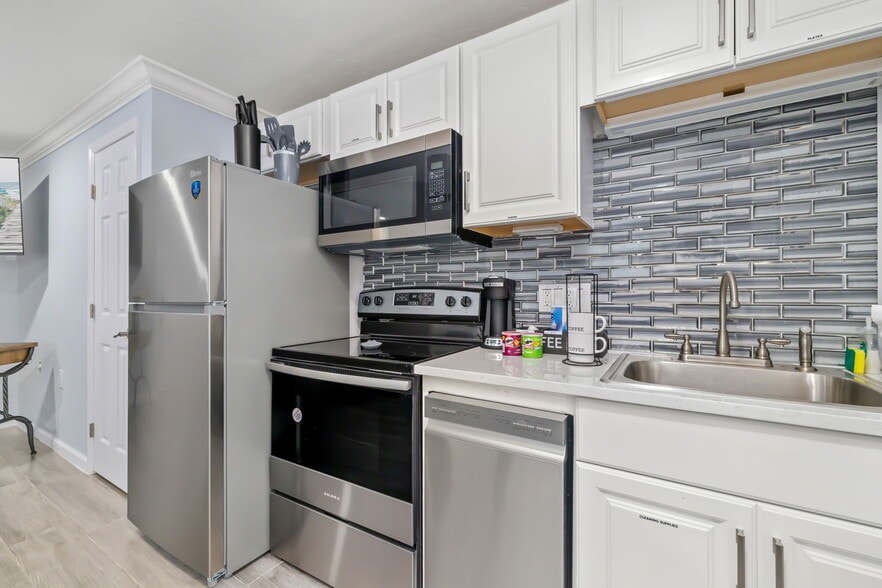 More Photos Of 9022 Midnight Pass Rd, Sarasota Apartments For Sale