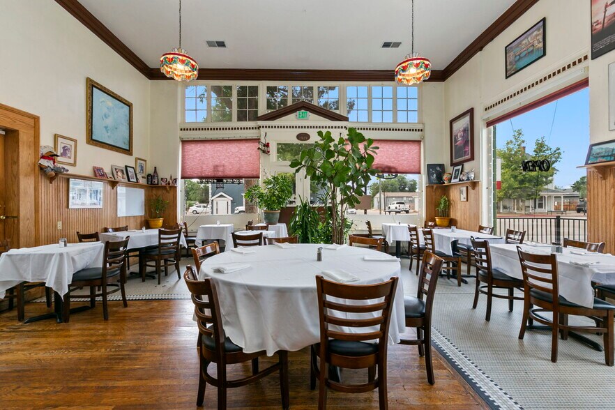 More Photos Of 3728 Cleveland Ave, Wellington Restaurant For Sale