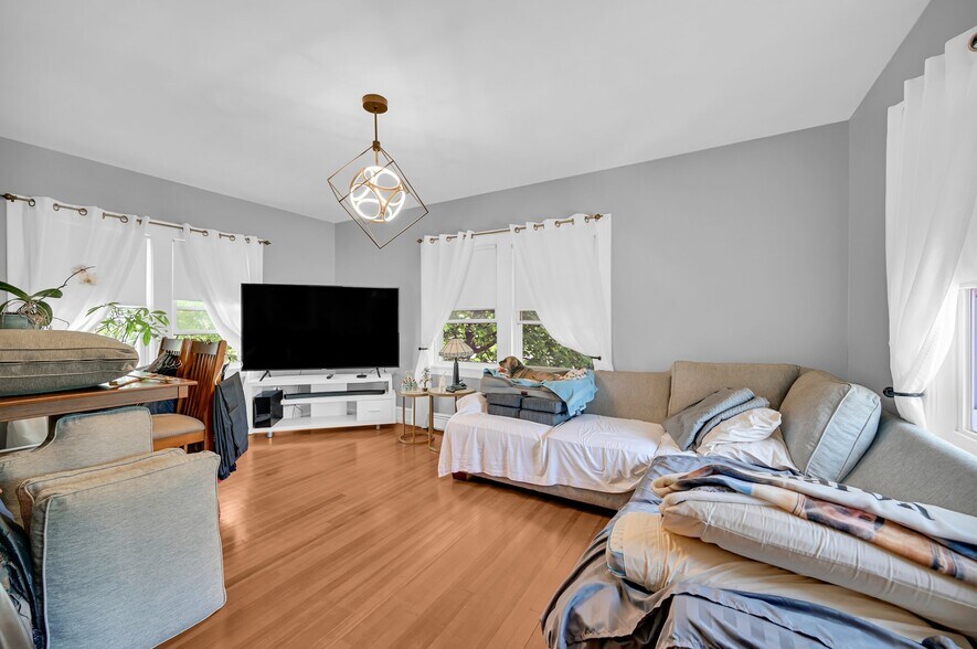 More Photos Of , Mamaroneck Unknown For Sale