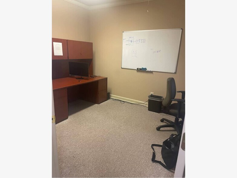 More Photos Of 6756 Jamestown Dr, Alpharetta Office For Sale