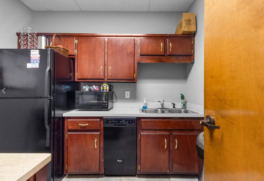 More Photos Of 212 Madison St, Clarksville Office For Lease