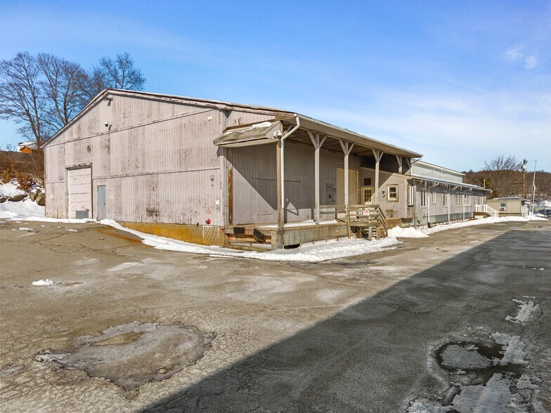 More Photos Of 45 Richards Grove Rd, Quaker Hill Service For Sale