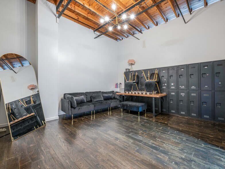 More Photos Of 105 W Henderson St, Marion General Retail For Sale