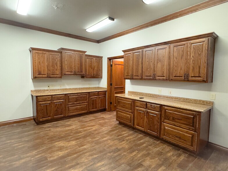 More Photos Of 9212 N Kelley Ave, Oklahoma City Office For Lease