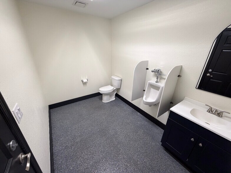 More Photos Of 301 Charlie Griffin Rd, Plant City Flex For Lease