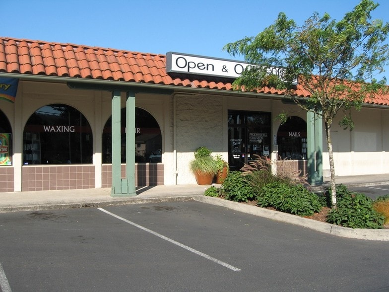 More Photos Of 6100-6130 SE King Rd, Portland Unknown For Lease