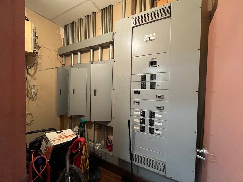 More Photos Of 3237 S Harlem Ave, Berwyn Specialty For Sale