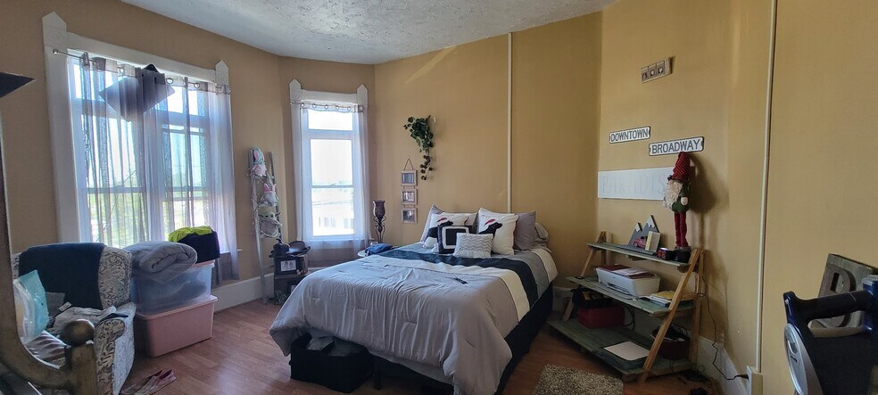 More Photos Of , Washington Multifamily For Sale