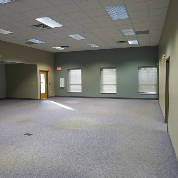 More Photos Of 17 Technology Pl, East Syracuse Office For Lease