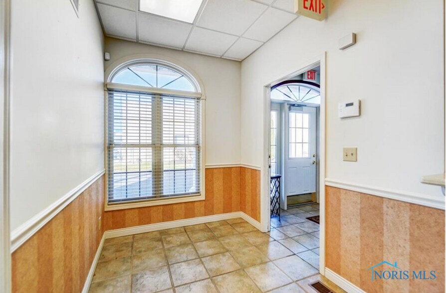 More Photos Of 2135 Tiffin Ave, Findlay Office For Sale