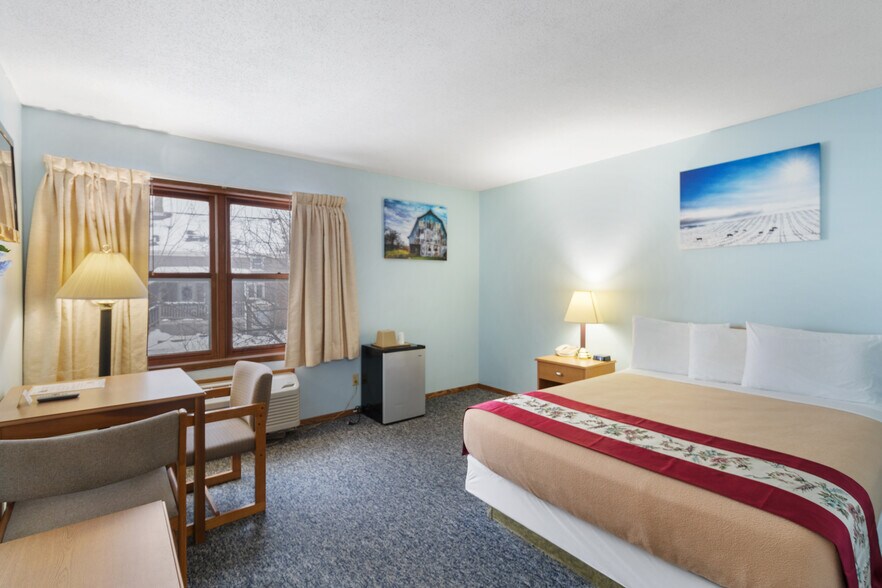 More Photos Of 4712 220th Trl, Amana Hotel For Sale