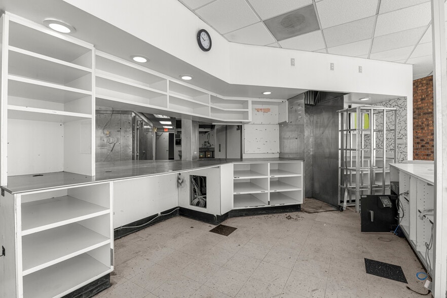 More Photos Of 15839 Telegraph Rd, Redford Township Fast Food For Lease