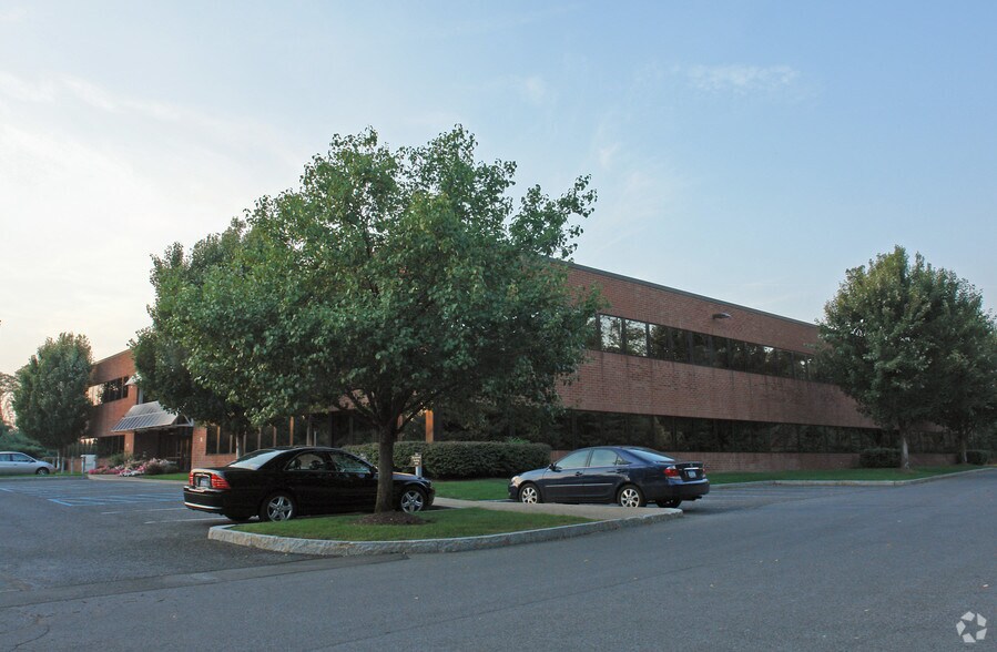 More Photos Of 17 Columbia Cir, Albany Office For Sale