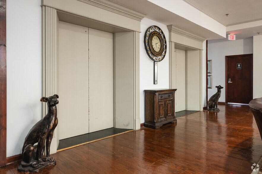 More Photos Of 200 N Main St, Greenville Office Residential For Lease
