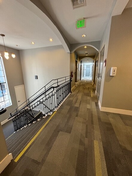 More Photos Of 9701-9725 Santa Monica Blvd, Beverly Hills Storefront Retail Office For Lease