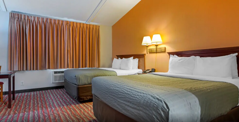 More Photos Of 2050 S US 41, Marquette Hotel For Sale