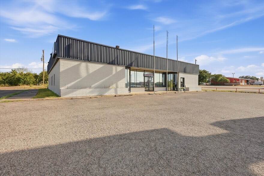 More Photos Of 3405 E Highway 377, Granbury Office For Sale