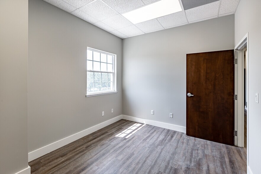 More Photos Of 1500 E Venice Ave, Venice Office For Sale