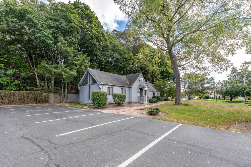 More Photos Of 508 Main Rd, Riverhead Medical For Sale