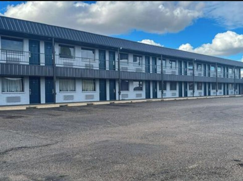 More Photos Of 100 Bulldog Blvd, Borger Hotel For Sale