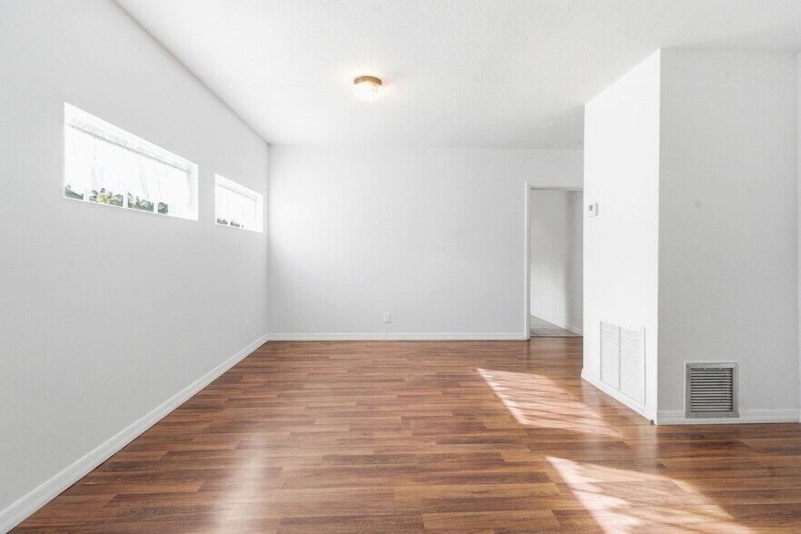More Photos Of 1030 Camphor Ln, Deland General Retail For Sale