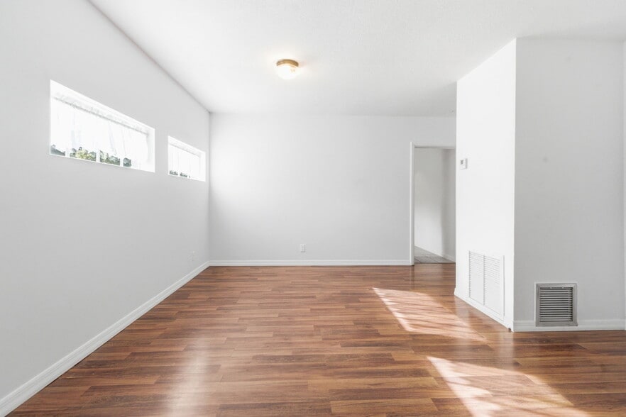 More Photos Of 1036 Camphor Ln, Deland General Retail For Sale