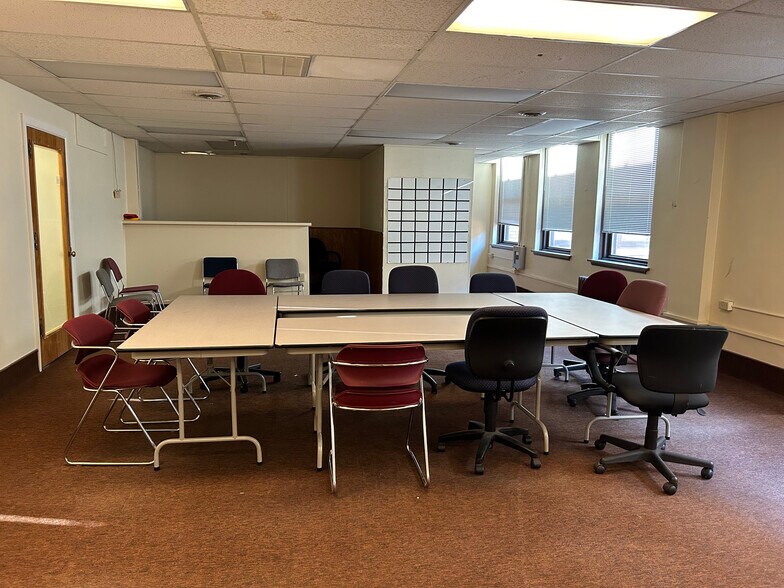 More Photos Of 4 Market St, Lockport Medical For Lease