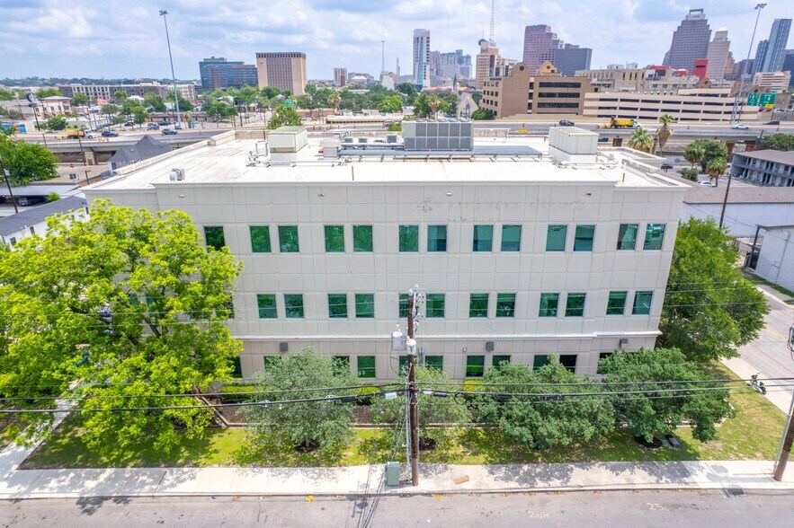 More Photos Of 718 Lexington Ave, San Antonio Medical For Lease