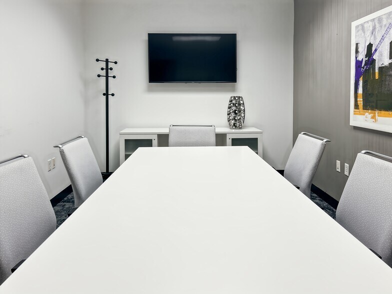 More Photos Of 11815 Fountain Way, Newport News Coworking Space