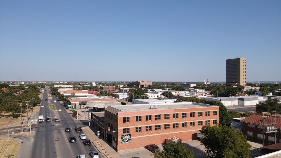 More Photos Of 1305 S 1st St, Abilene General Retail For Sale