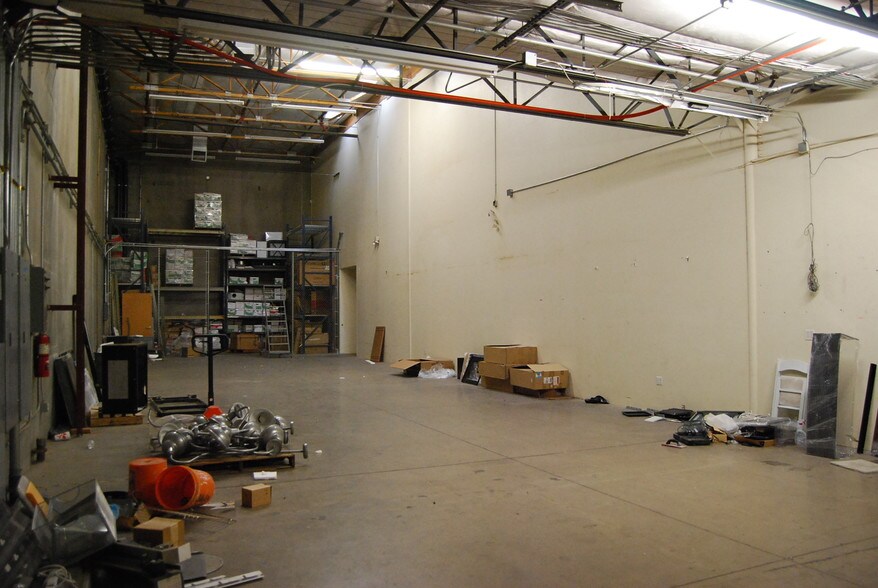 More Photos Of 15250 N Hayden Rd, Scottsdale Showroom For Sale