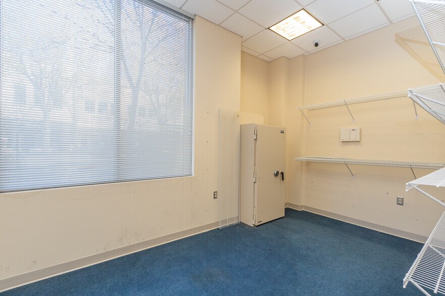 More Photos Of 129 N Main St, Anderson Office For Lease