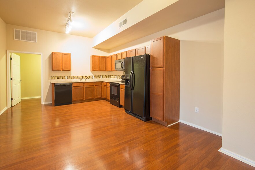 More Photos Of 715 Monnett Ave, Norman Apartments For Sale
