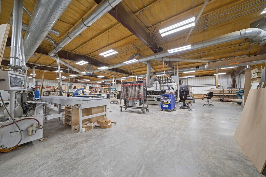 More Photos Of 29 Red Oak Rd, High Hill Manufacturing For Sale