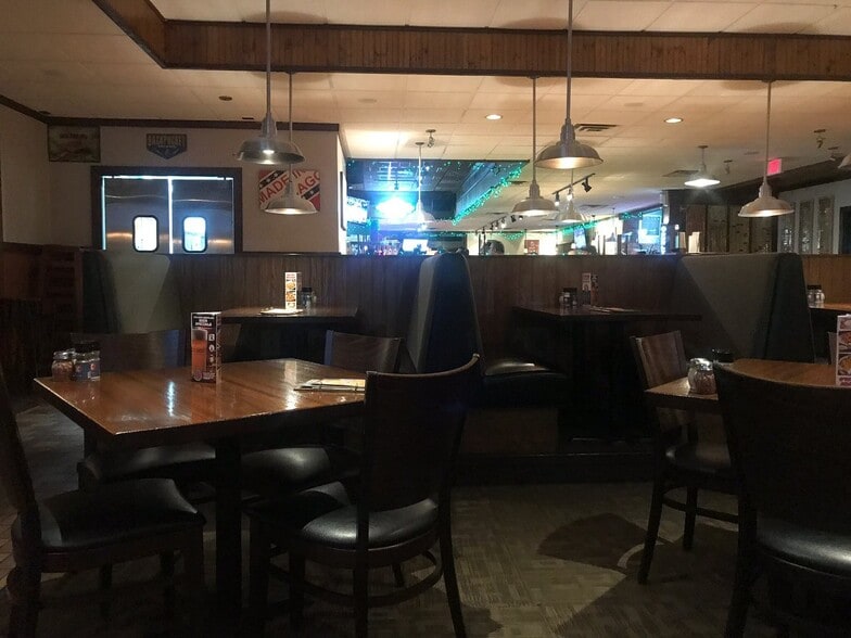 More Photos Of 3030 Utica Ridge Rd, Bettendorf Restaurant For Sale