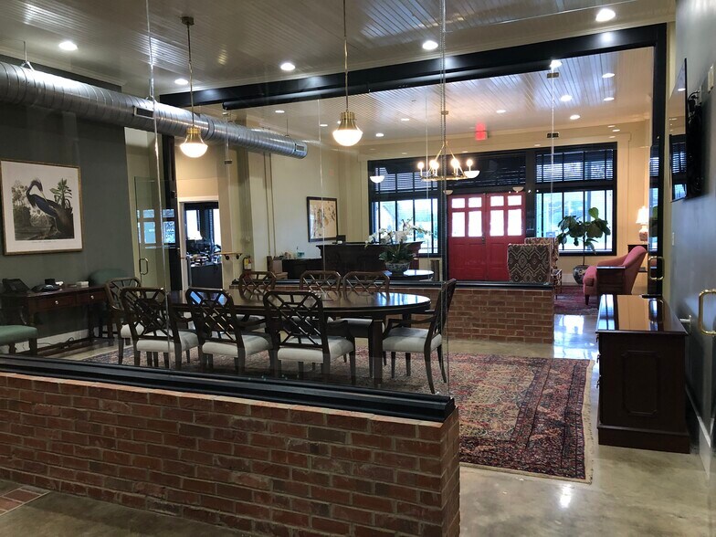 More Photos Of 119 S Madison St, Thomasville Storefront For Lease