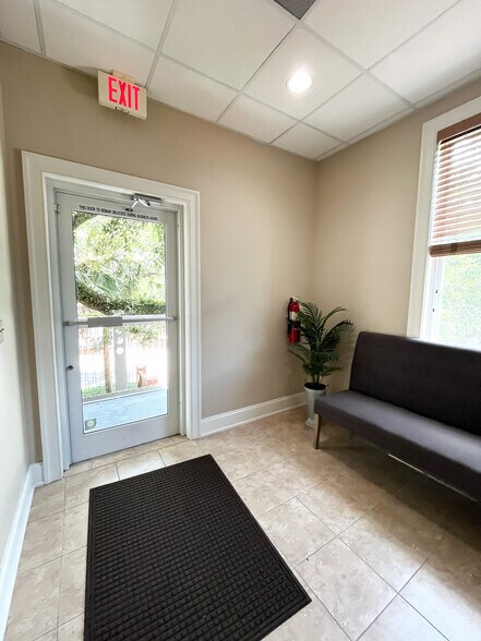 More Photos Of 240 Seven Farms Dr, Daniel Island Office For Sale