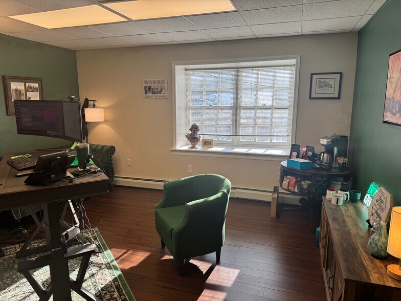 More Photos Of 35-37 Kings Hwy, Haddonfield Office For Lease
