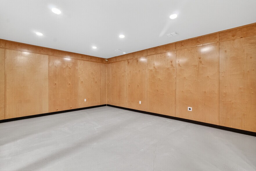 More Photos Of 1806 Cimino Dr, Bryan Industrial For Lease