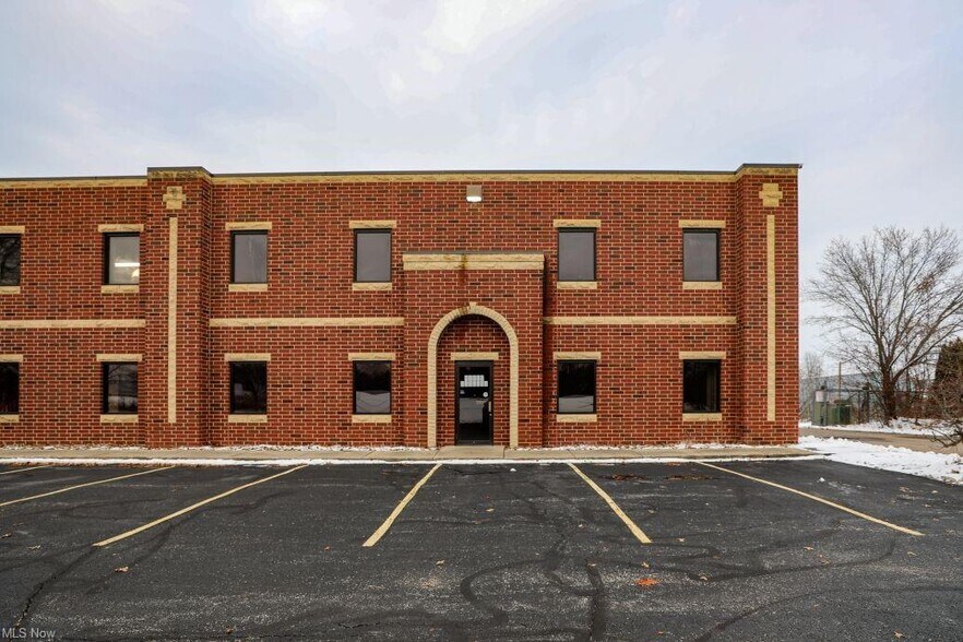 More Photos Of 4699 Loomis Pky, Ravenna Warehouse For Lease