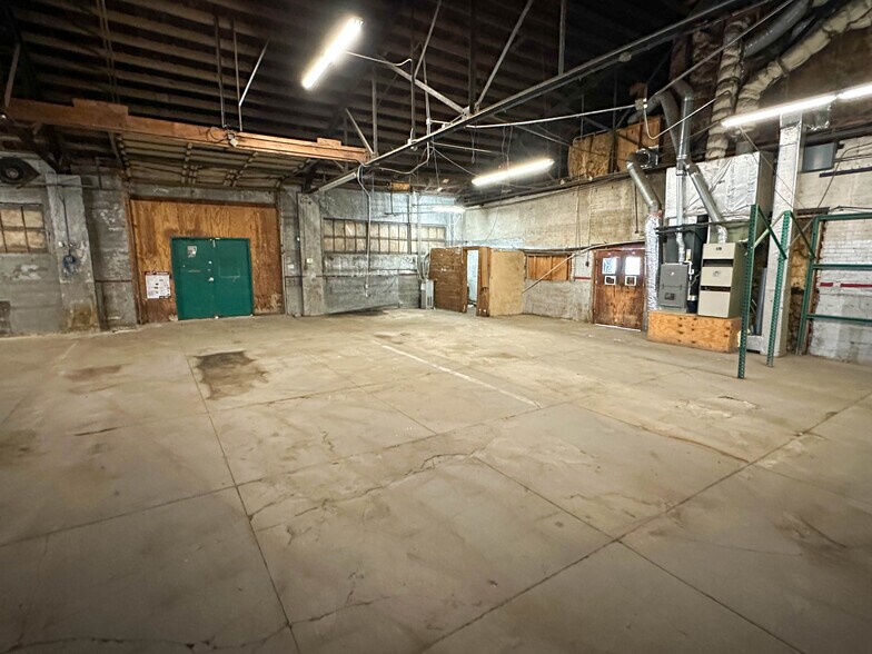 More Photos Of 423 N 7th St, Perry Freestanding For Sale