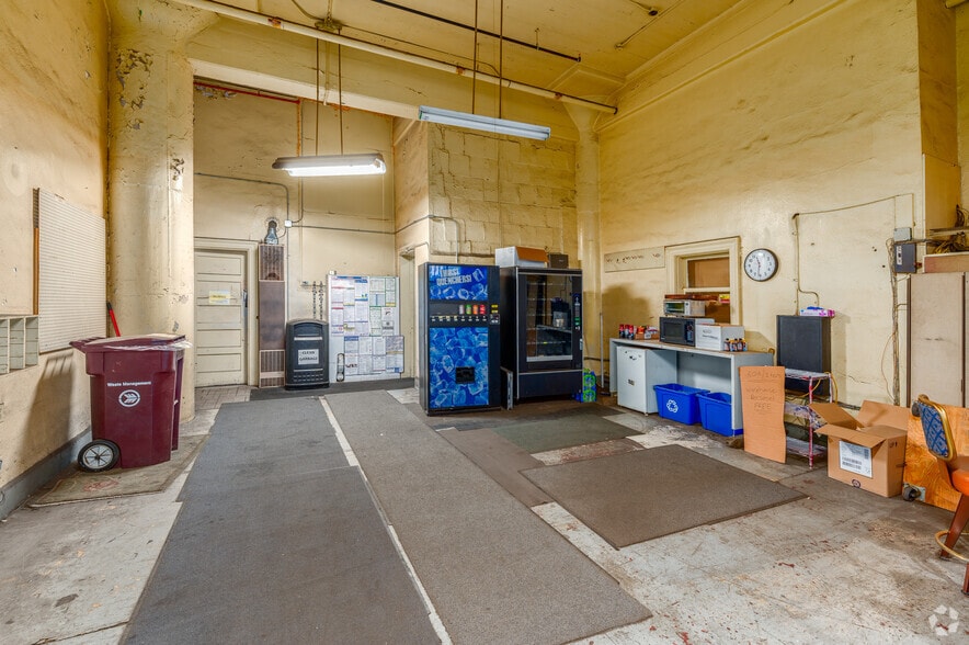 More Photos Of 117 North Ave, Youngstown Warehouse For Sale